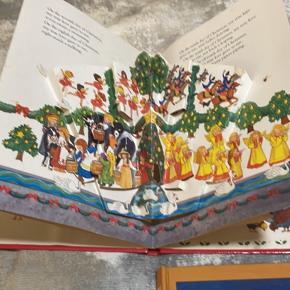 Vintage Christmas Treasury Pop-Up Series Set of 4 Books - Picture 6 of 16